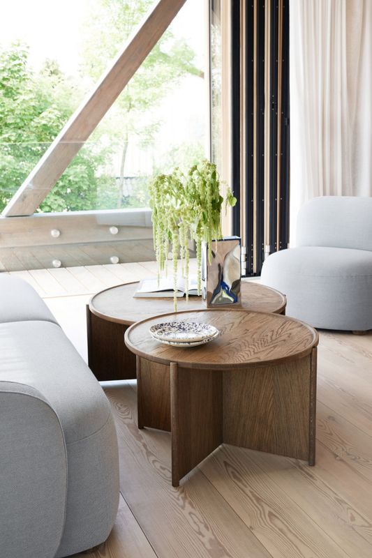Cling coffee table circular