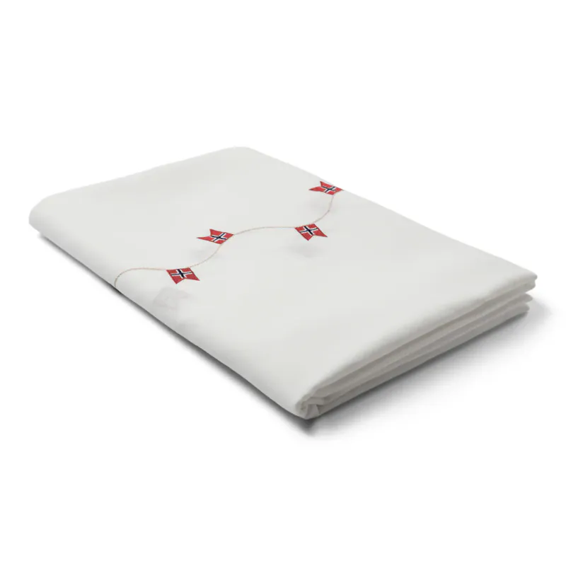 Duk med norske broderte flagg
